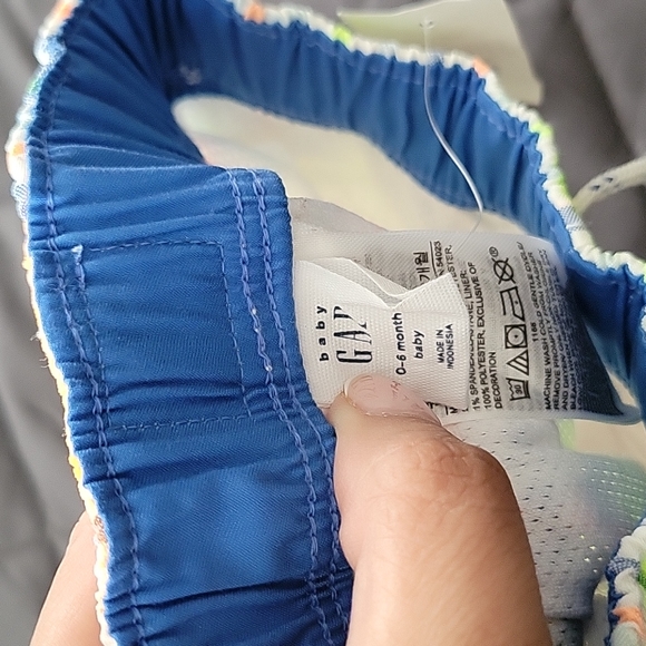 Baby Gap swimming trunks Size 0-6months - Picture 4 of 4